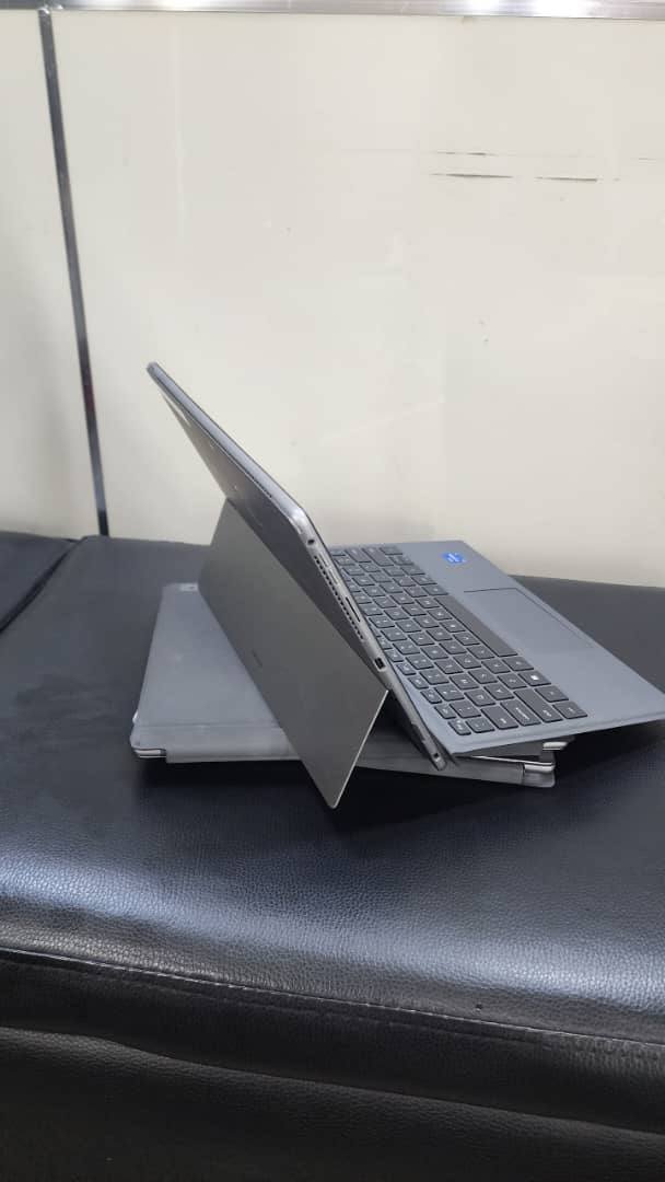 Dell Latitude 7320 2-in-1 view 2